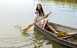woman rowing the boat HD wallpaper